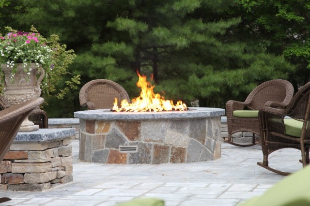 THE OUTDOOR KITCHEN DESIGN STORE.