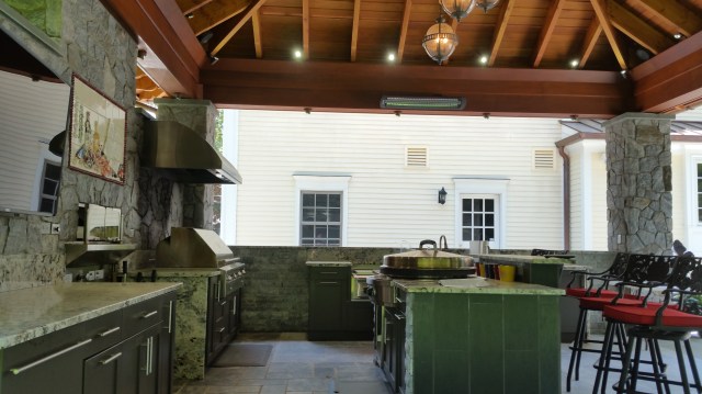 Gran side profile to house